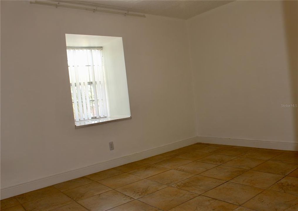 For Rent: $1,700 (2 beds, 1 baths, 1520 Square Feet)