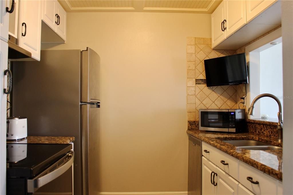 For Rent: $1,700 (2 beds, 1 baths, 1520 Square Feet)