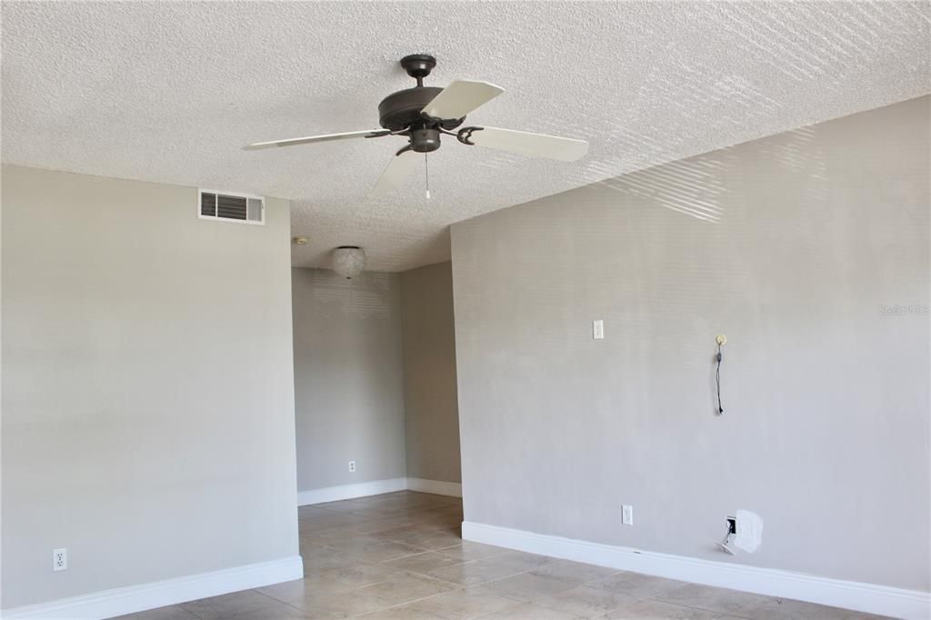 For Rent: $1,700 (2 beds, 1 baths, 1520 Square Feet)