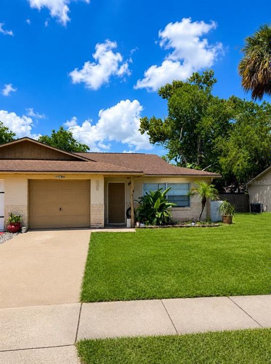 For Sale: $169,900 (2 beds, 1 baths, 920 Square Feet)