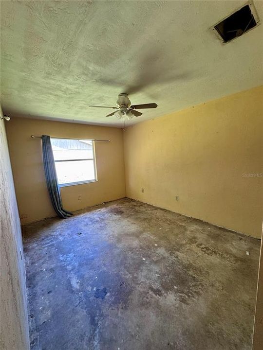 For Sale: $169,900 (2 beds, 1 baths, 920 Square Feet)