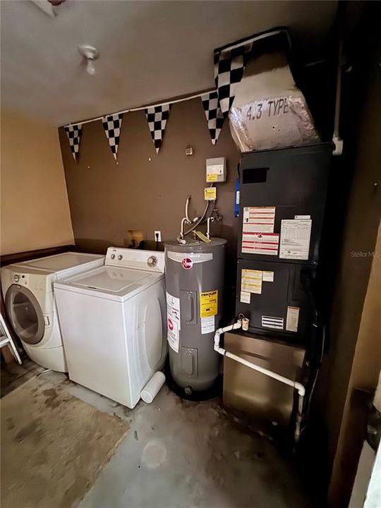 For Sale: $169,900 (2 beds, 1 baths, 920 Square Feet)