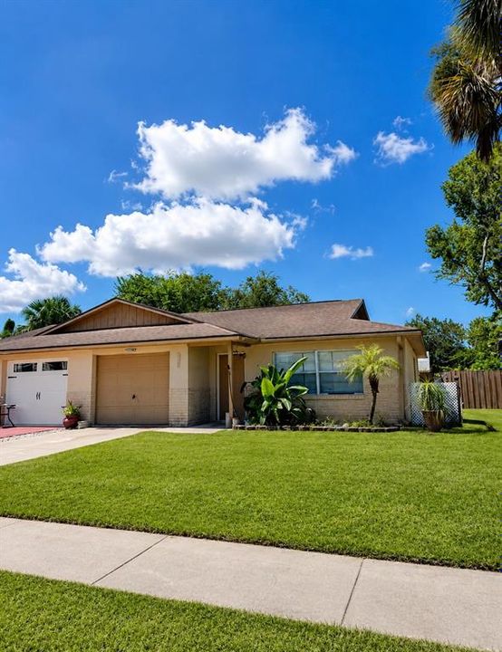 For Sale: $169,900 (2 beds, 1 baths, 920 Square Feet)
