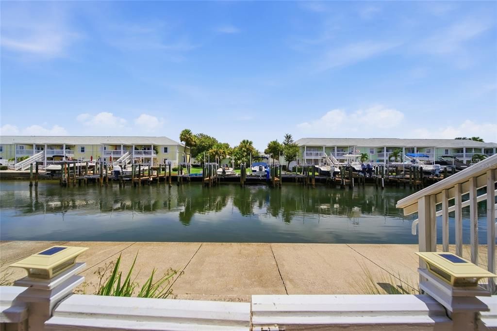 For Sale: $215,000 (1 beds, 1 baths, 562 Square Feet)