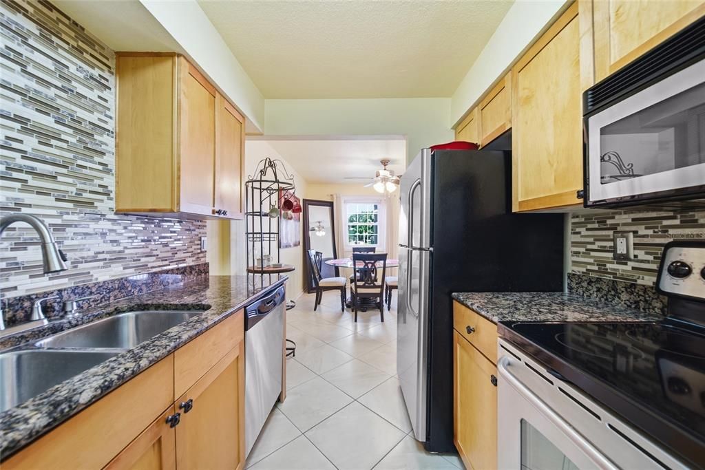 For Sale: $215,000 (1 beds, 1 baths, 562 Square Feet)