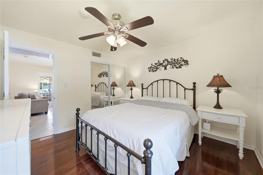 For Sale: $215,000 (1 beds, 1 baths, 562 Square Feet)