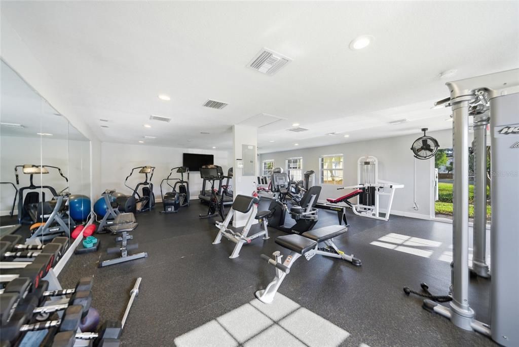 For Sale: $215,000 (1 beds, 1 baths, 562 Square Feet)