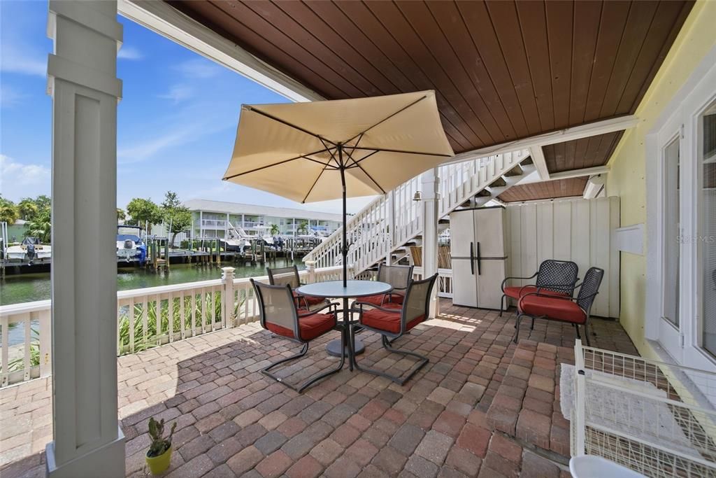 For Sale: $215,000 (1 beds, 1 baths, 562 Square Feet)