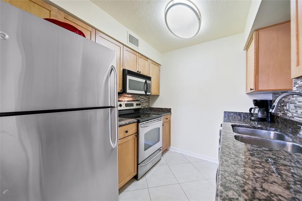For Sale: $215,000 (1 beds, 1 baths, 562 Square Feet)