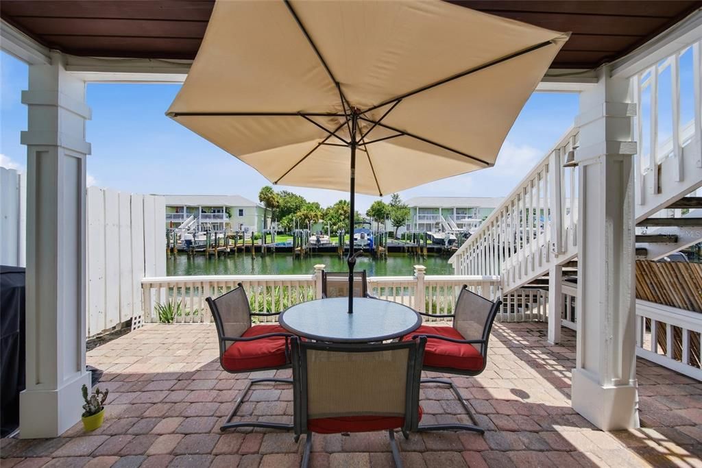 For Sale: $215,000 (1 beds, 1 baths, 562 Square Feet)
