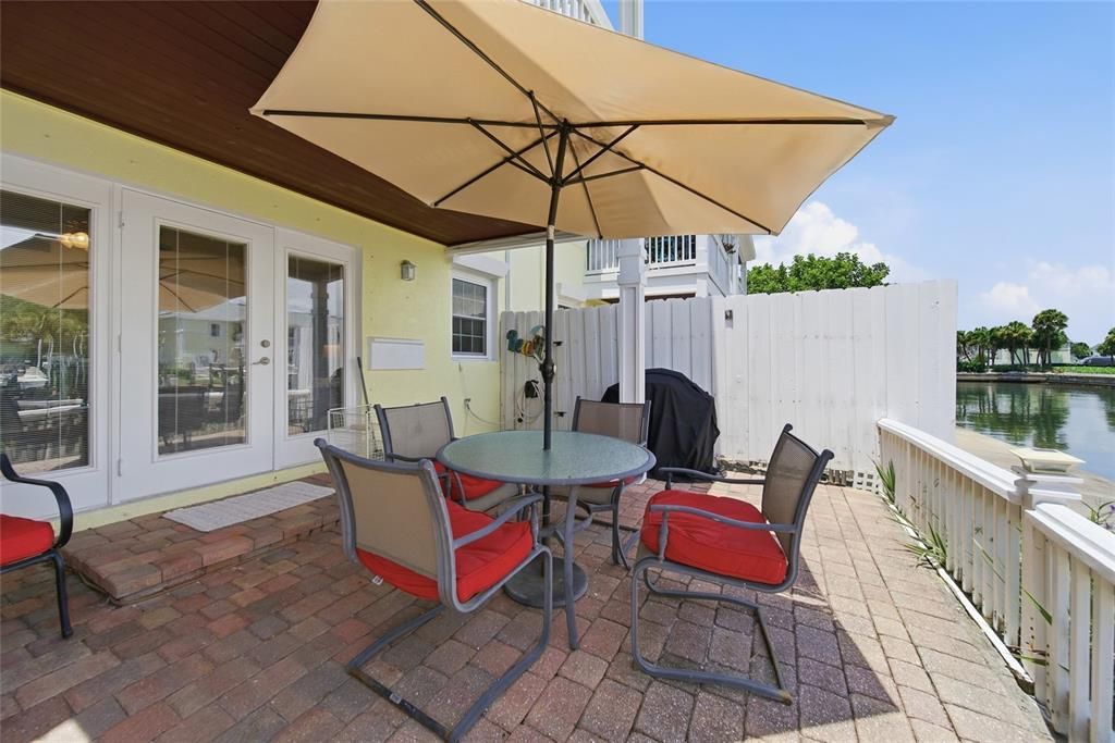 For Sale: $215,000 (1 beds, 1 baths, 562 Square Feet)