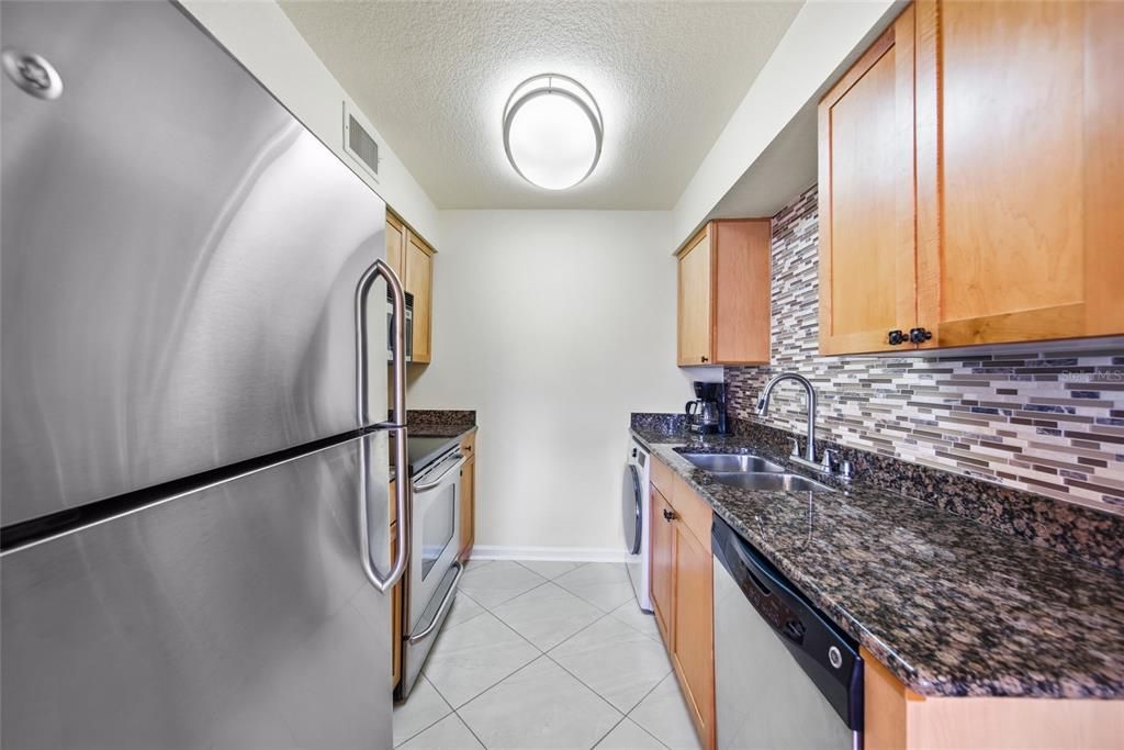 For Sale: $215,000 (1 beds, 1 baths, 562 Square Feet)