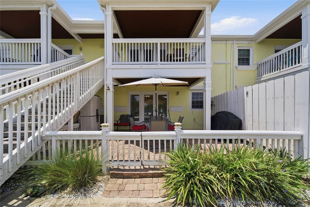 For Sale: $215,000 (1 beds, 1 baths, 562 Square Feet)