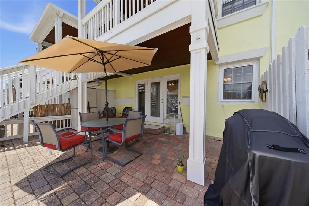 For Sale: $215,000 (1 beds, 1 baths, 562 Square Feet)