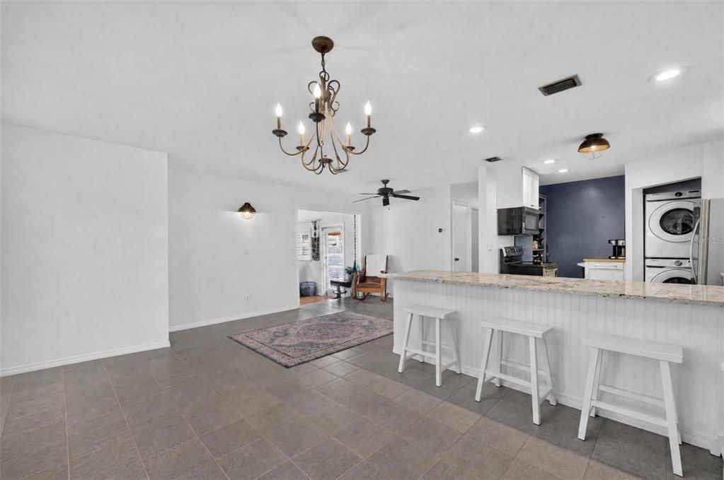 Activo con contrato: $610,000 (3 camas, 2 baños, 1431 Pies cuadrados)