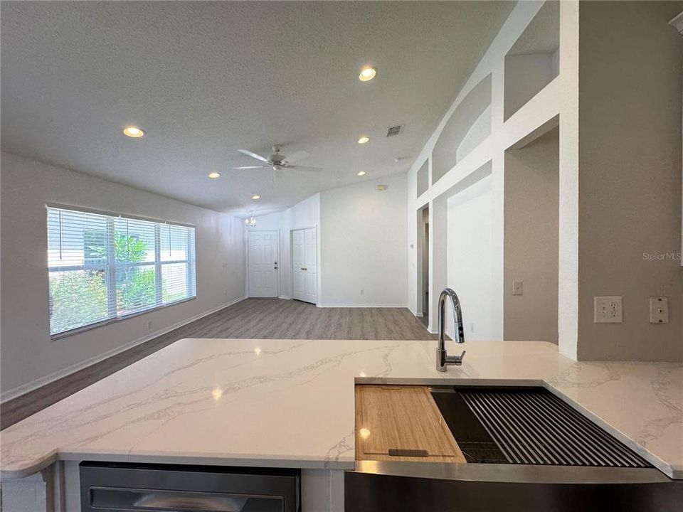 For Rent: $2,490 (2 beds, 2 baths, 1341 Square Feet)