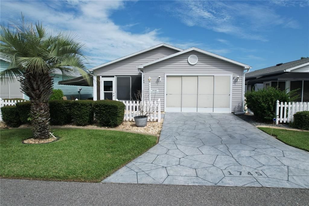 Active With Contract: $259,999 (2 beds, 2 baths, 1143 Square Feet)