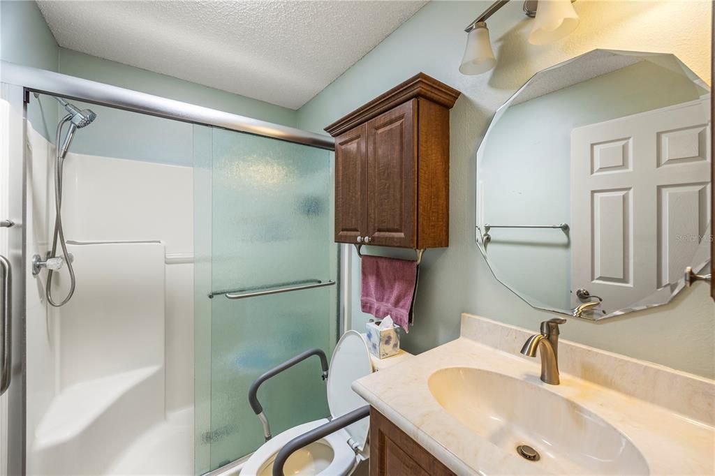 Active With Contract: $259,999 (2 beds, 2 baths, 1143 Square Feet)