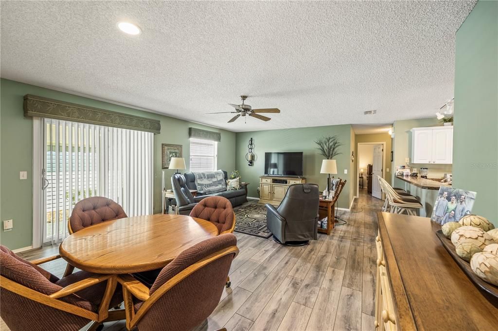 Active With Contract: $259,999 (2 beds, 2 baths, 1143 Square Feet)