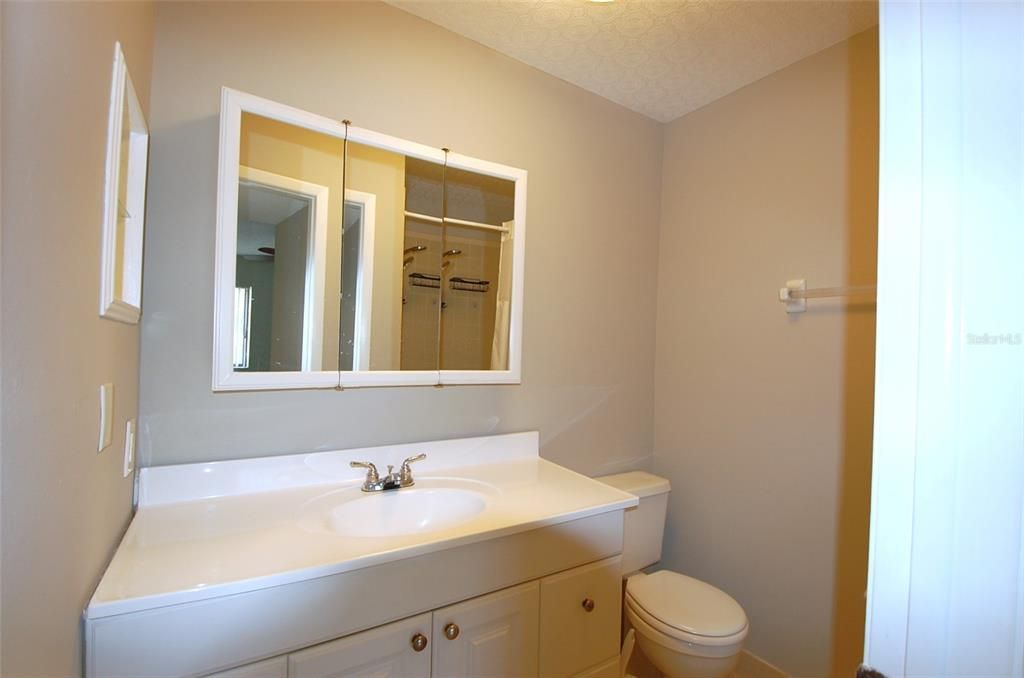 For Rent: $1,700 (2 beds, 2 baths, 871 Square Feet)