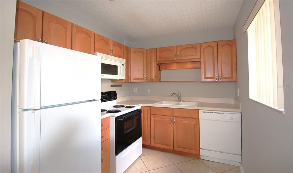 For Rent: $1,700 (2 beds, 2 baths, 871 Square Feet)
