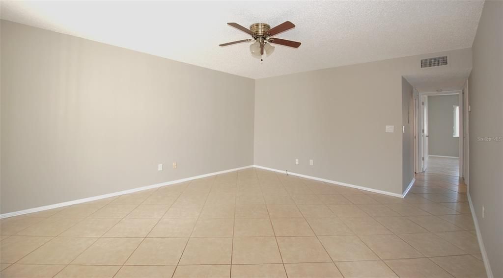 For Rent: $1,700 (2 beds, 2 baths, 871 Square Feet)