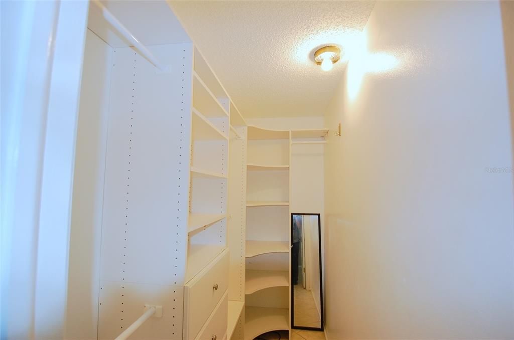 For Rent: $1,700 (2 beds, 2 baths, 871 Square Feet)