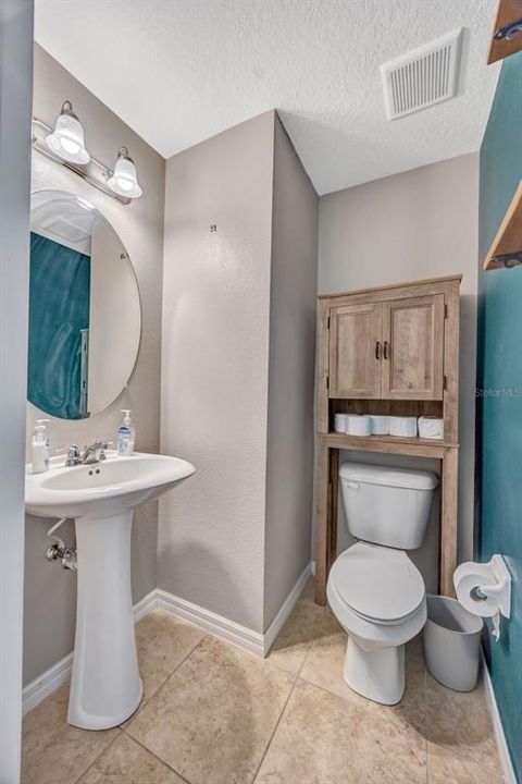 На продажу: $415,999 (4 спален, 2 ванн, 2206 Квадратных фут)