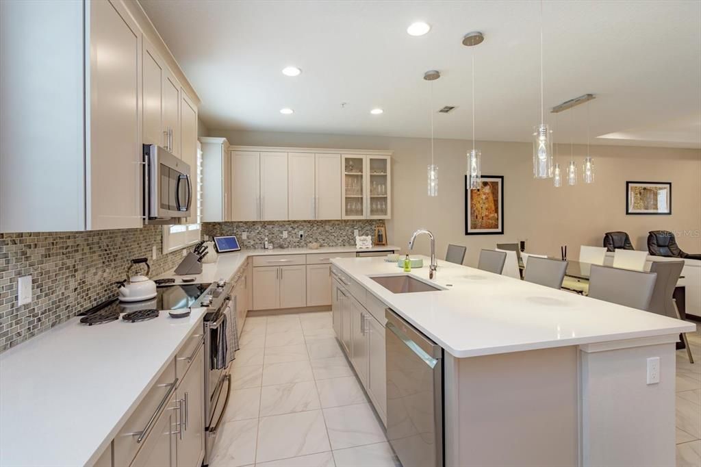 En Venta: $528,000 (3 camas, 3 baños, 2187 Pies cuadrados)