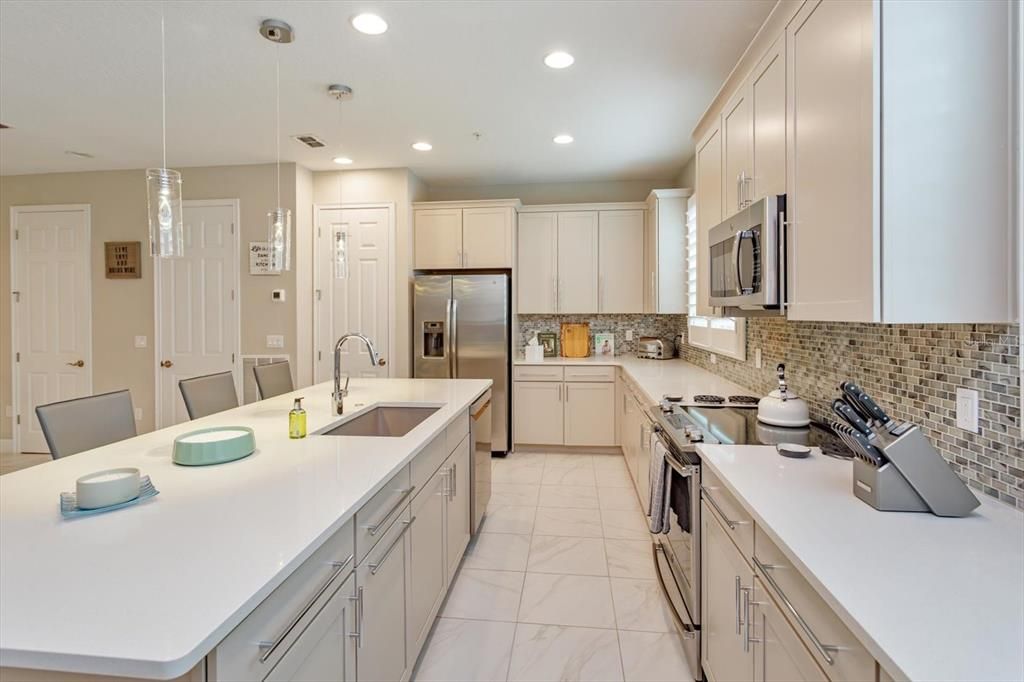 En Venta: $528,000 (3 camas, 3 baños, 2187 Pies cuadrados)