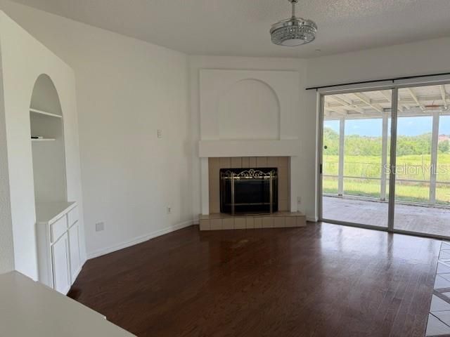 For Sale: $365,000 (3 beds, 2 baths, 1544 Square Feet)