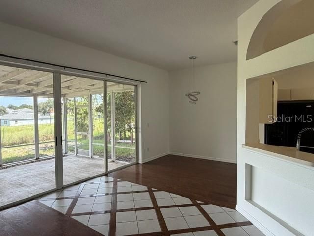 For Sale: $365,000 (3 beds, 2 baths, 1544 Square Feet)