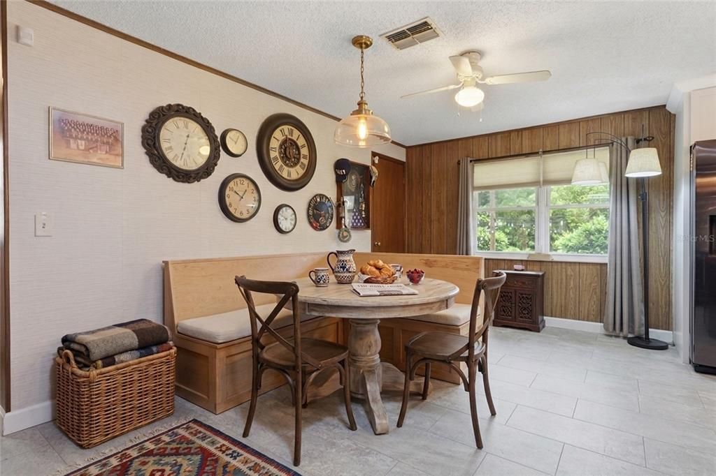 На продажу: $429,000 (3 спален, 2 ванн, 1843 Квадратных фут)