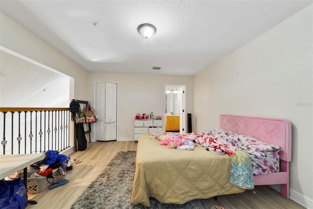 For Sale: $197,500 (3 beds, 3 baths, 1398 Square Feet)