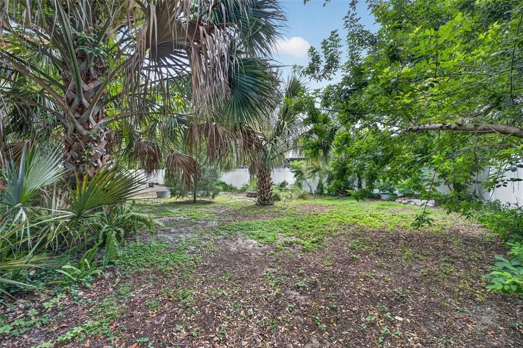 Activo con contrato: $610,000 (0.18 acres)