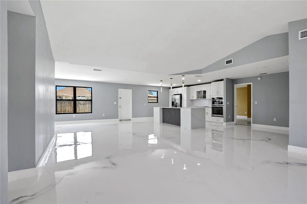 Activo con contrato: $364,900 (3 camas, 2 baños, 1744 Pies cuadrados)