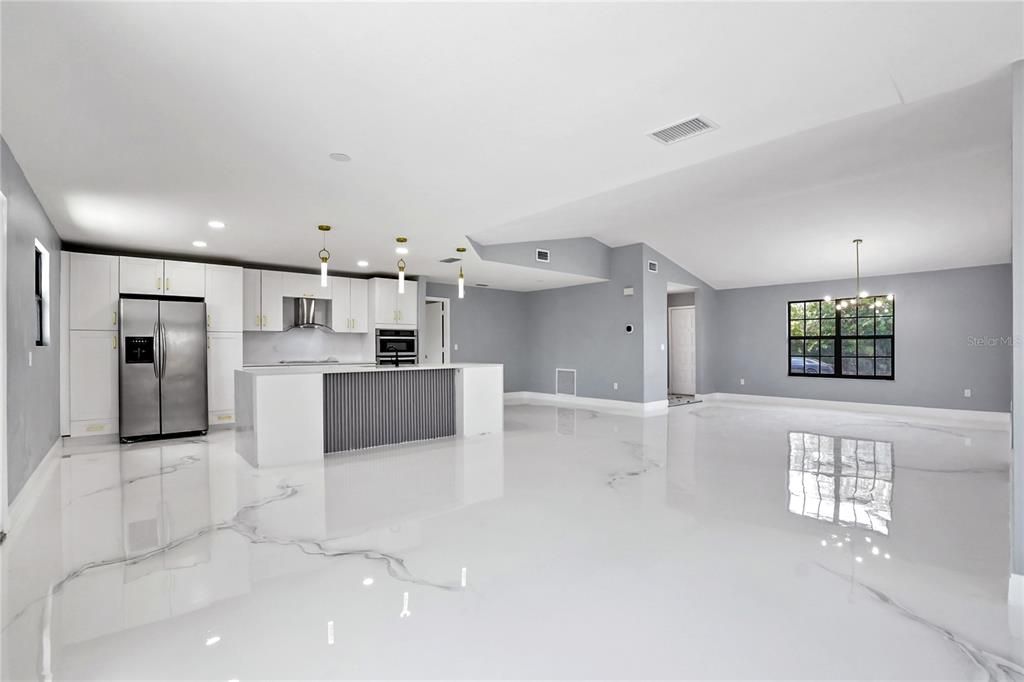 Activo con contrato: $364,900 (3 camas, 2 baños, 1744 Pies cuadrados)