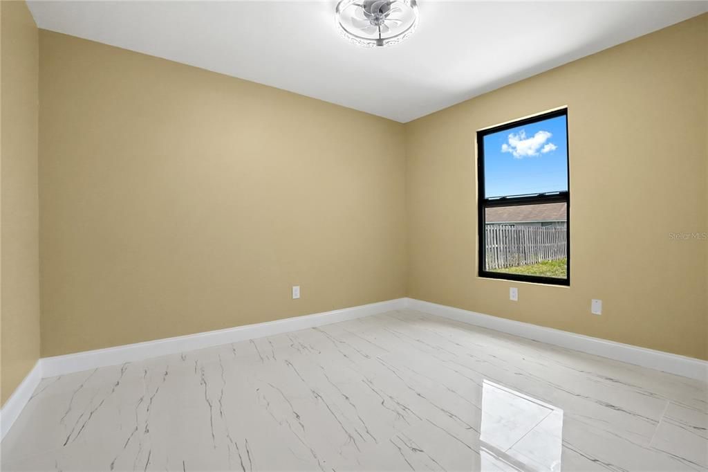 Activo con contrato: $364,900 (3 camas, 2 baños, 1744 Pies cuadrados)