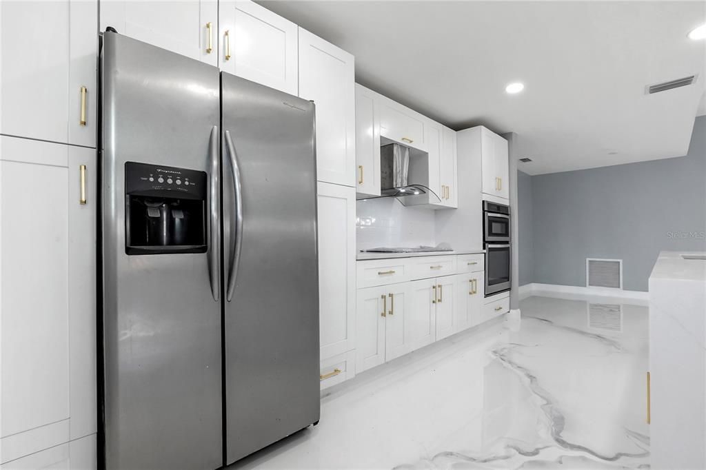 Activo con contrato: $364,900 (3 camas, 2 baños, 1744 Pies cuadrados)