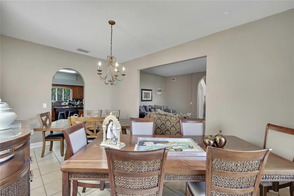 En Venta: $519,000 (5 camas, 3 baños, 3197 Pies cuadrados)