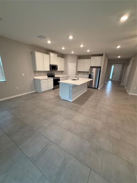 For Rent: $2,800 (4 beds, 2 baths, 2045 Square Feet)