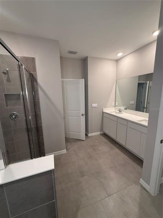 For Rent: $2,800 (4 beds, 2 baths, 2045 Square Feet)
