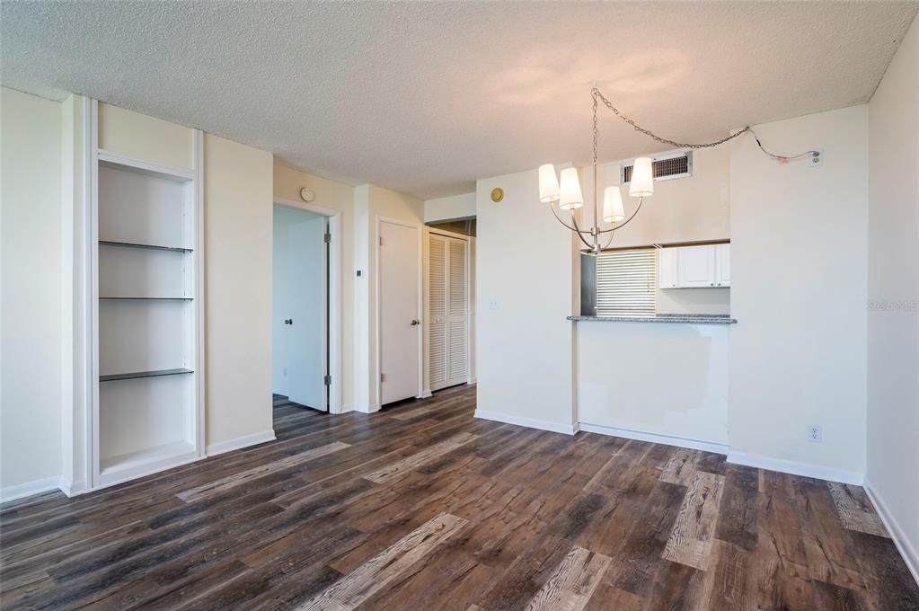 For Sale: $175,000 (1 beds, 2 baths, 850 Square Feet)
