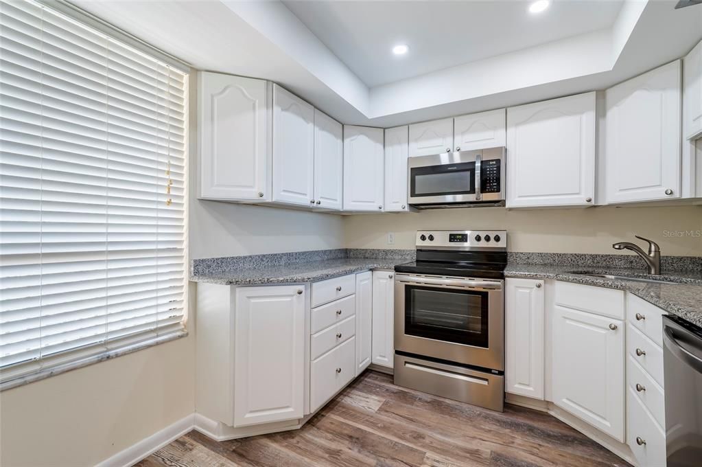 For Sale: $175,000 (1 beds, 2 baths, 850 Square Feet)