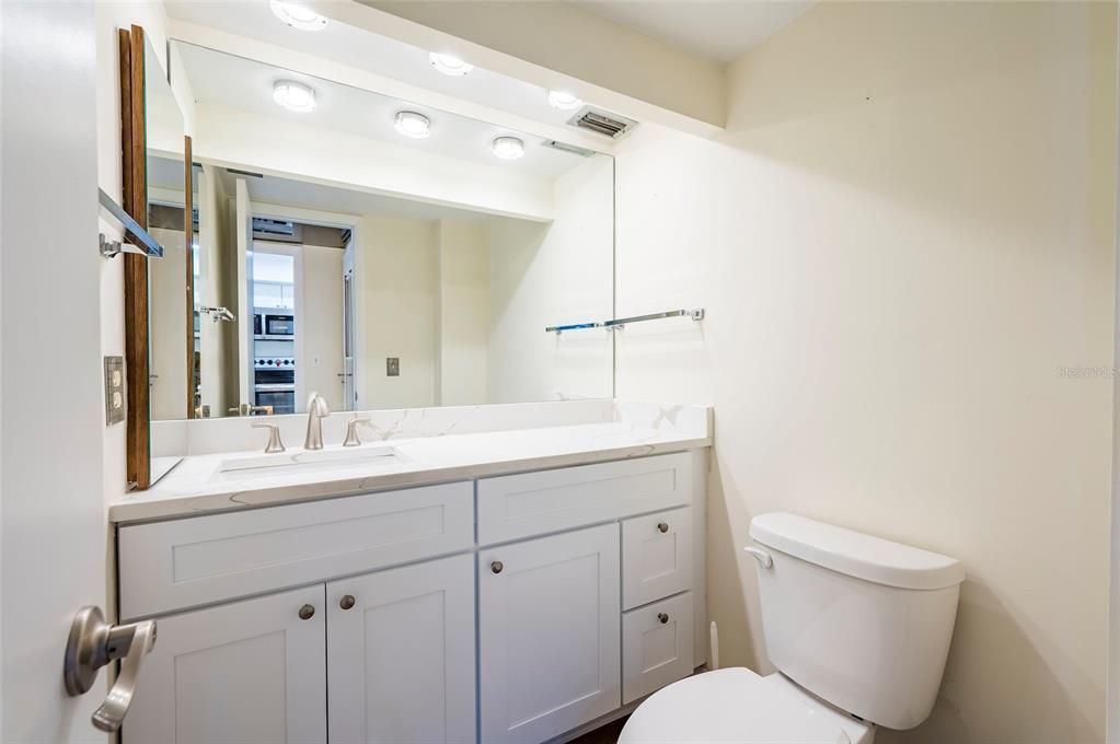For Sale: $175,000 (1 beds, 2 baths, 850 Square Feet)