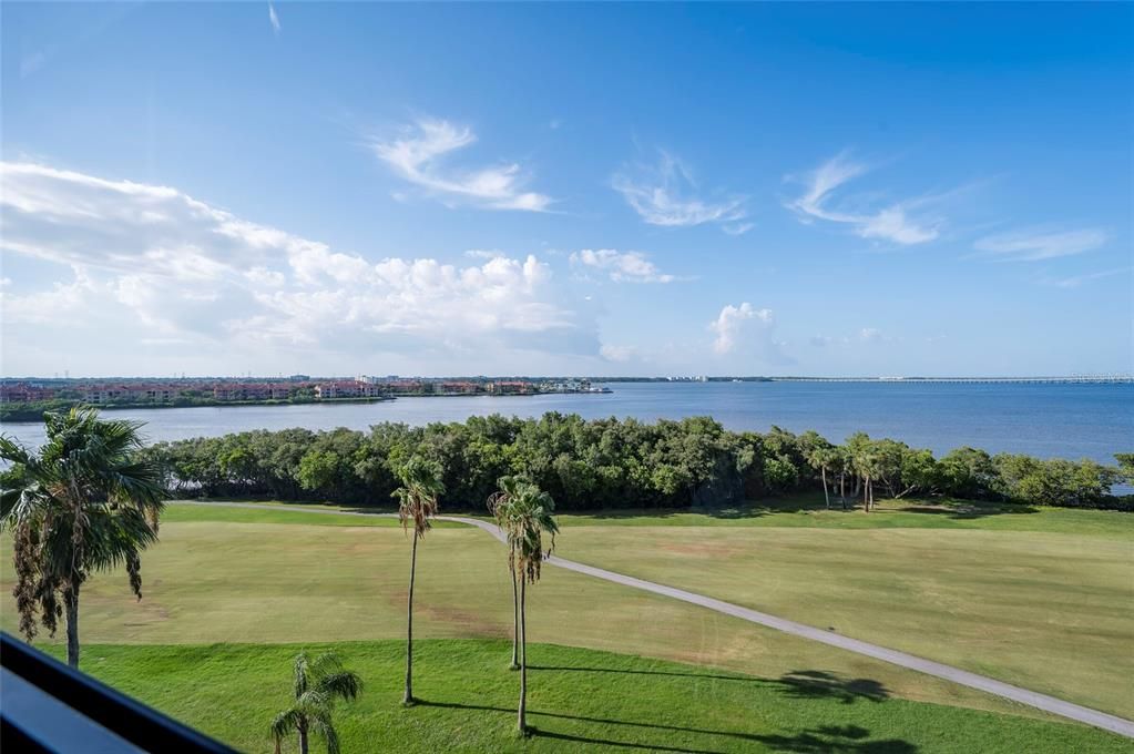 For Sale: $175,000 (1 beds, 2 baths, 850 Square Feet)