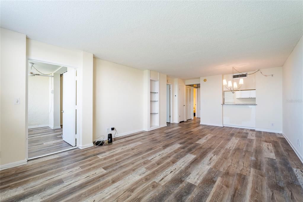 For Sale: $175,000 (1 beds, 2 baths, 850 Square Feet)