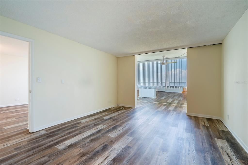 For Sale: $175,000 (1 beds, 2 baths, 850 Square Feet)