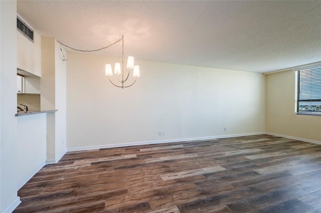 For Sale: $175,000 (1 beds, 2 baths, 850 Square Feet)