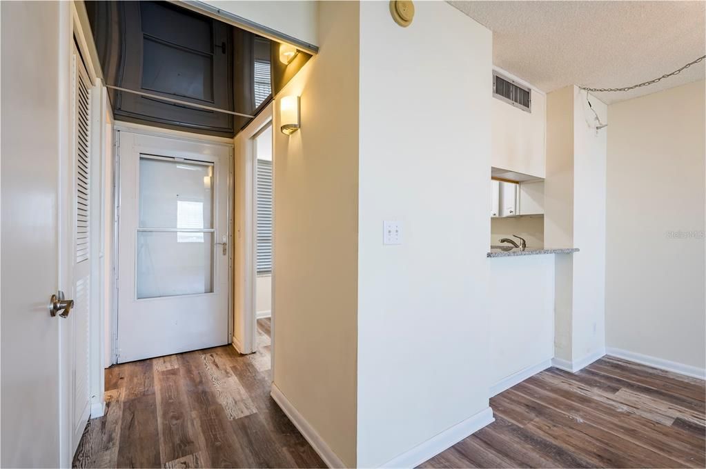 For Sale: $175,000 (1 beds, 2 baths, 850 Square Feet)